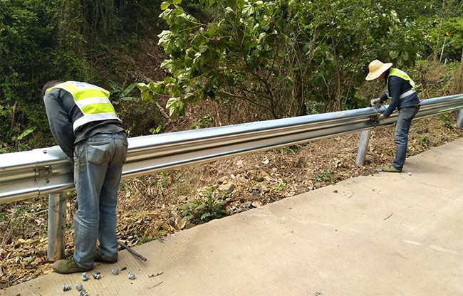 漳州高速公路护栏的定期维护与保养