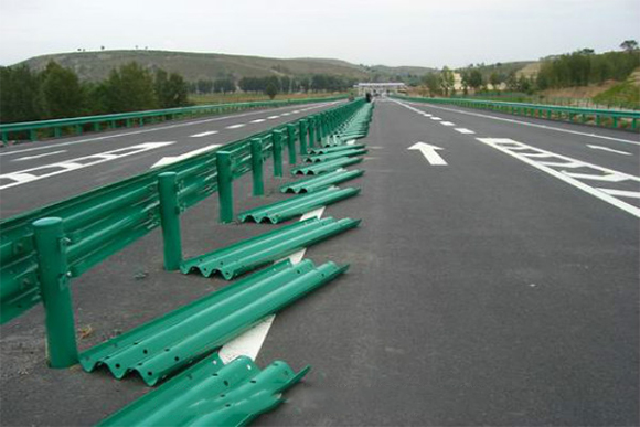 漳州波形护栏的维护与管理确保道路安全的关键步骤