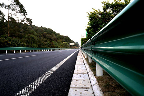 漳州高速公路护栏的常用类型