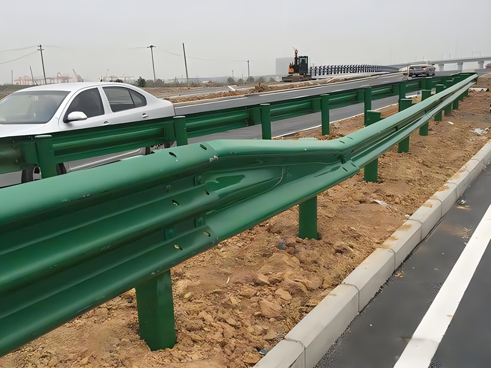 漳州高速波形护栏板日常维护方案确保道路安全新举措